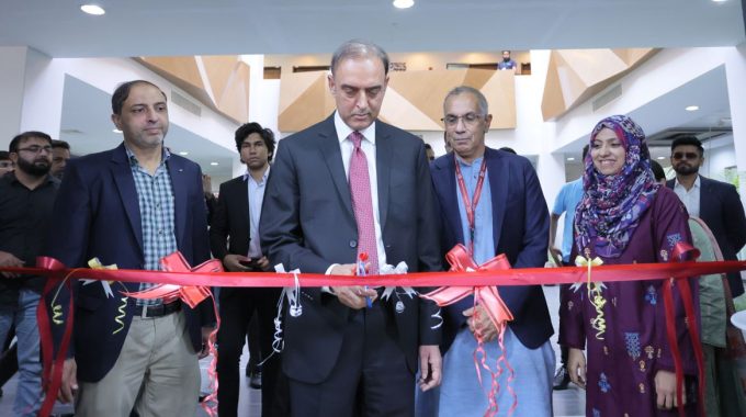 Governor SBP inaugurates the Finance Lab at the Institute of Business Administration (IBA), Karachi
